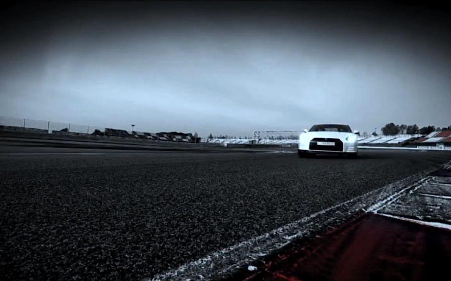  Nissan GT-R 2013 года  (US) (фото 14 из 27)